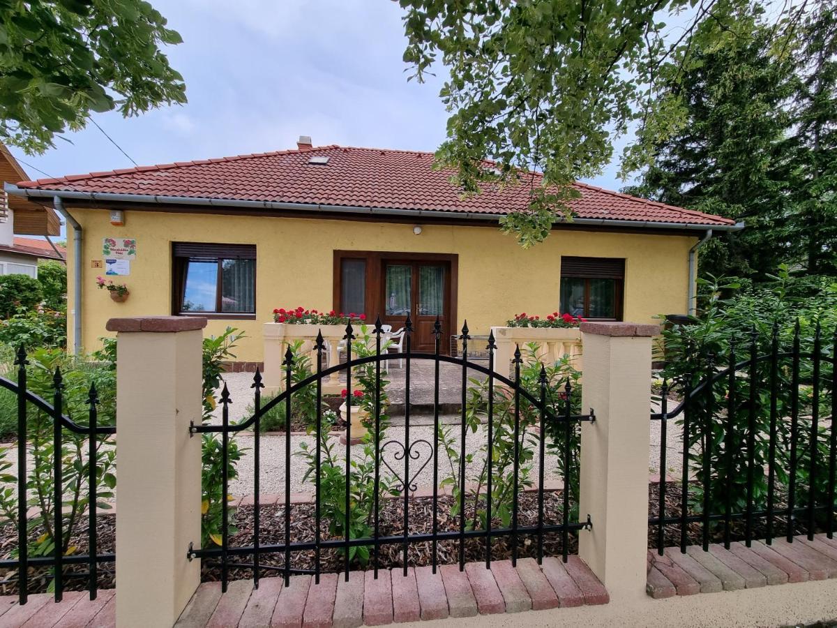 Muskatlis Haz Appartement Balatonlelle Buitenkant foto